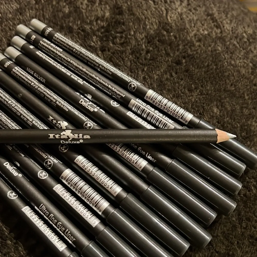 ❤️‍🔥- New - Italia Deluxe eye liner 1005‎ Silver